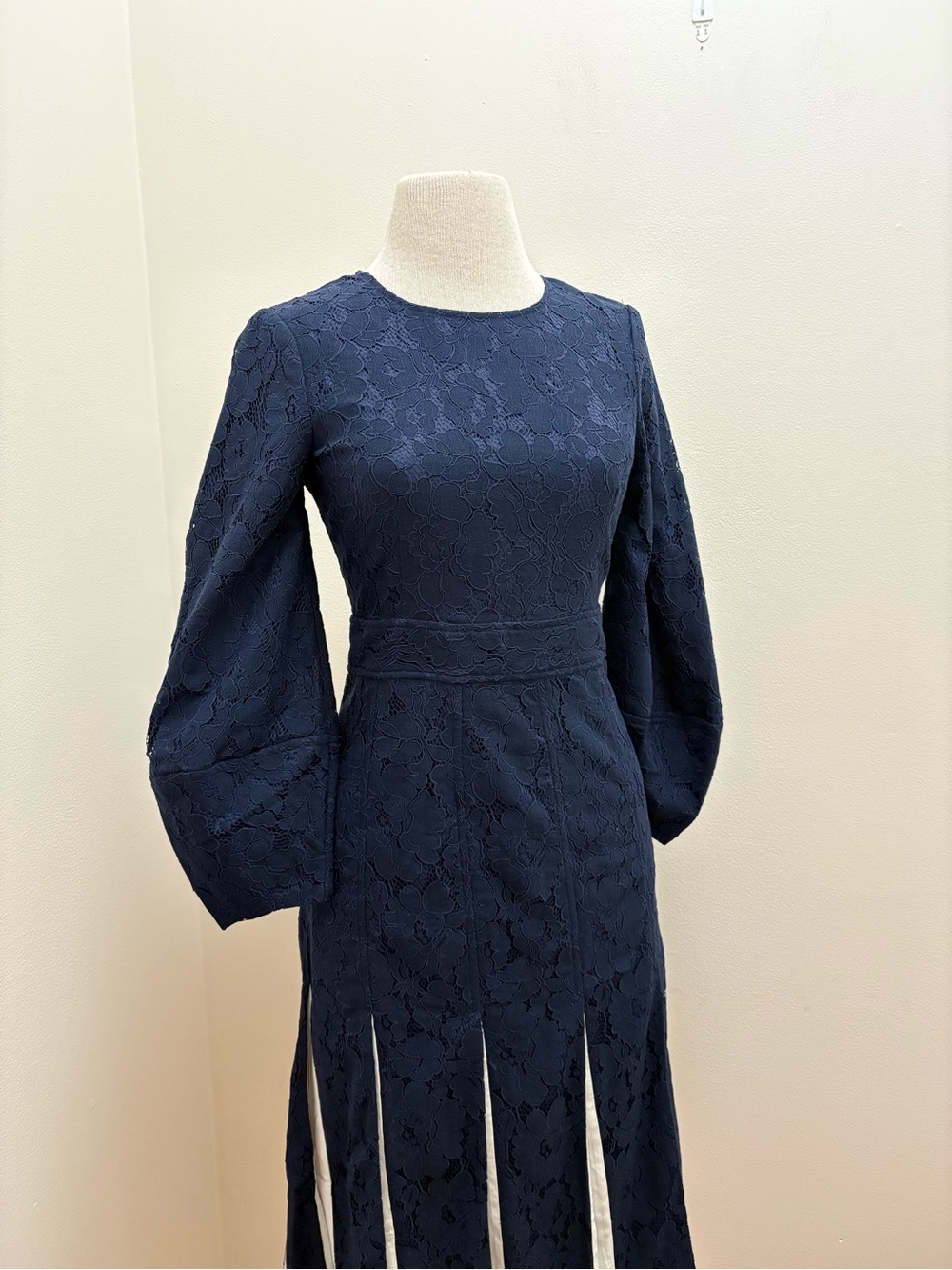 Tuckernuck Navy Blue Floral Lace Cristiana Pleated Dress Size XS Cocktail Formal - Picture 12 of 16